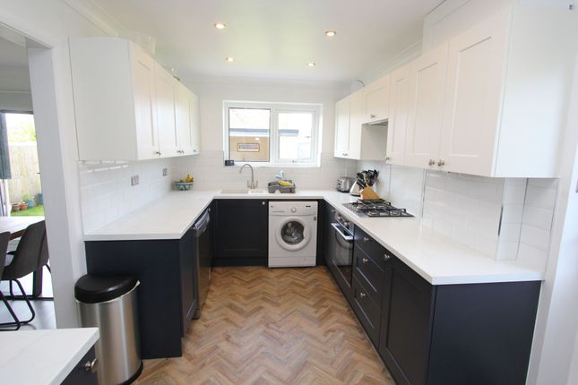 27 Harding Close, Llantwit Major photo 4