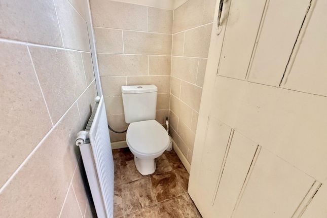 7, Summergate, Lower Gornal photo 5