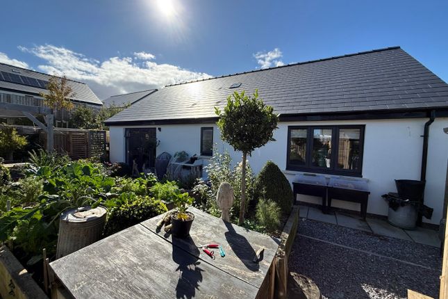 2, Clos Cwm Peris, Llanon photo 3