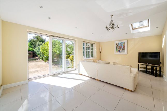 44, Garrick Close, Walton-on-Thames photo 4