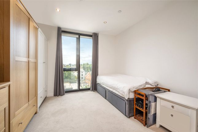 Flat for sale in Centric Close, Oval Road