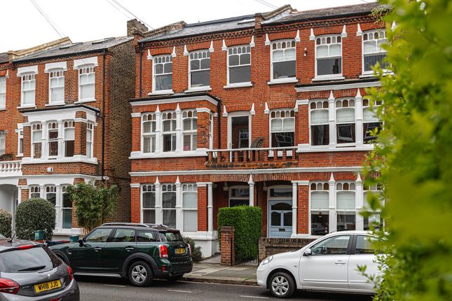Flat for sale in Ennismore Avenue, Chiswick
