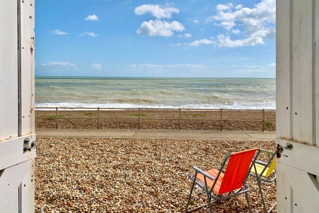 Beach Hut 3, South Cliff, Bexhill-on-sea photo 2