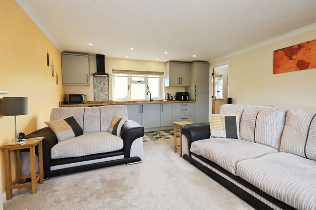 6, Tutors Way, Kidderminster photo 4