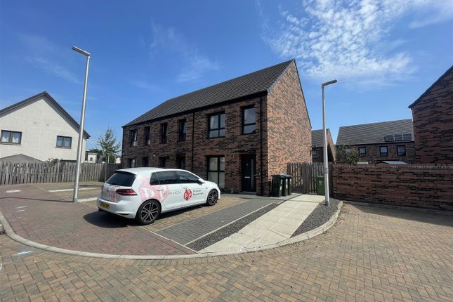 3-bed house on 18, Kestrel Way, Perth, £975/mo