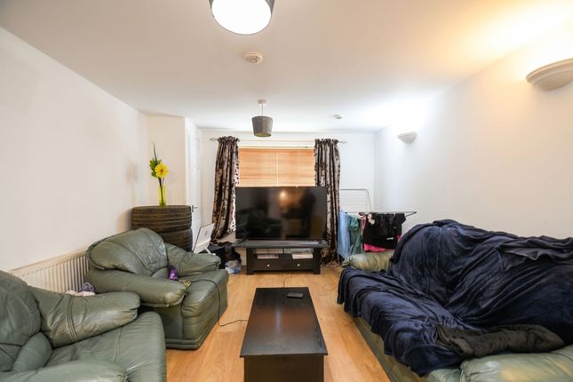 21 Little Bolton Terrace, Salford photo 4