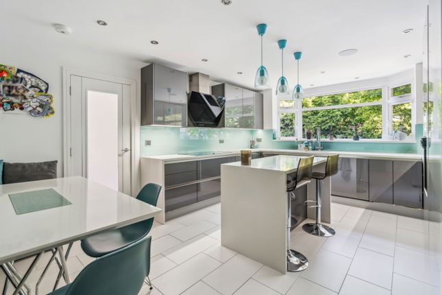 10, Wakehams Hill, Pinner Village photo 2