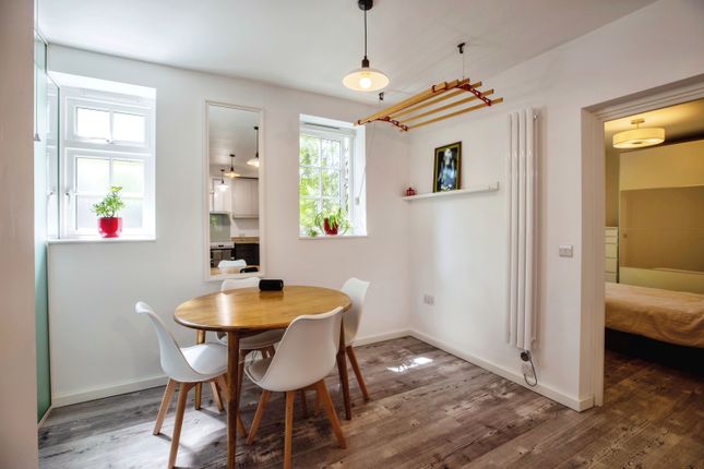 Flat for sale in Vauxhall Street, London