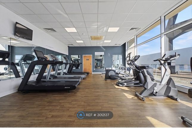 Flat, Adriatic Apartments Western Gateway, London photo 5