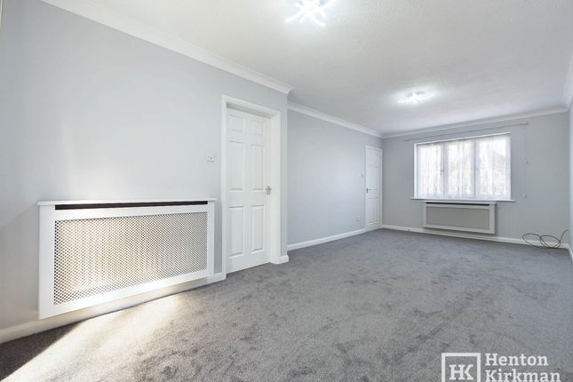4, Larch Close, Basildon photo 4