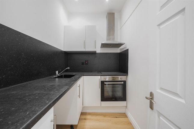 Room 6, 594, Harrow Road, London photo 4
