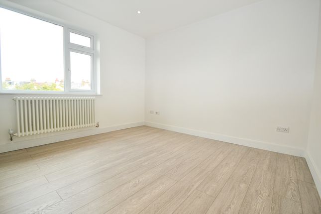 Flat to rent in Red Lion Road, Surbiton