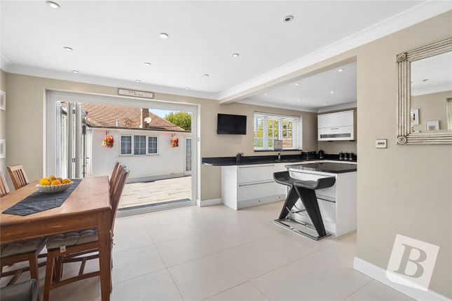 37, Hubbards Chase, Hornchurch photo 4