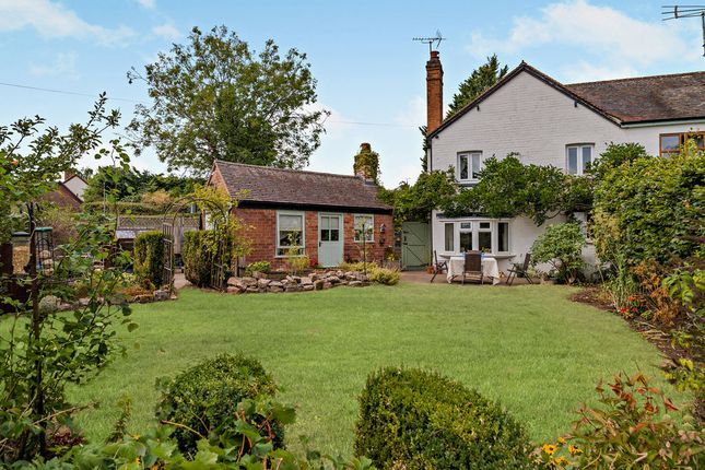 3-bed house on Captain's Cottage, Sandy Lane, Malvern, £365,000