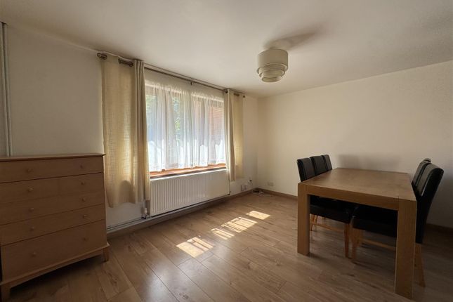 240, Shaftesbury Avenue, Swindon photo 3