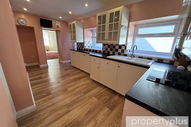 25, Regent Street, Rhondda Cynon Taff photo 3