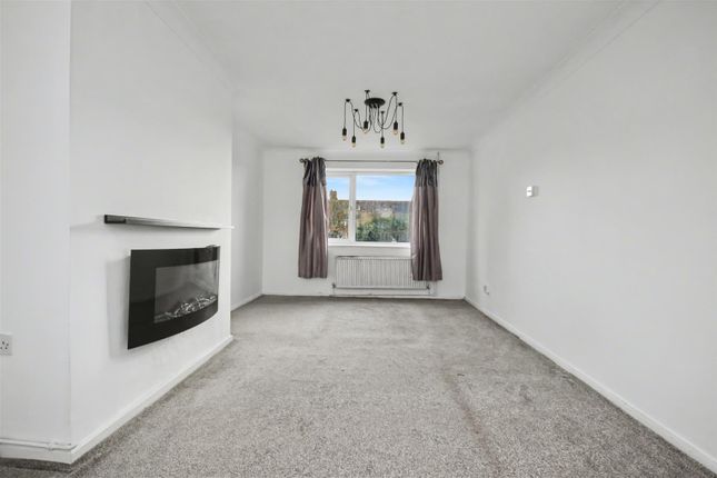 6, Thorne Court, Corby photo 3