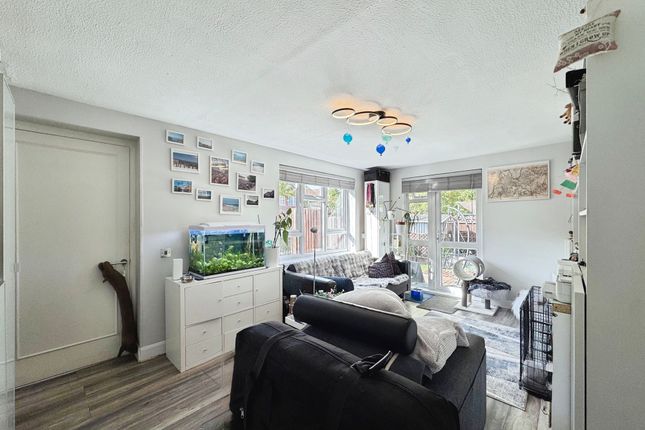 134 Booth Road, London photo 3