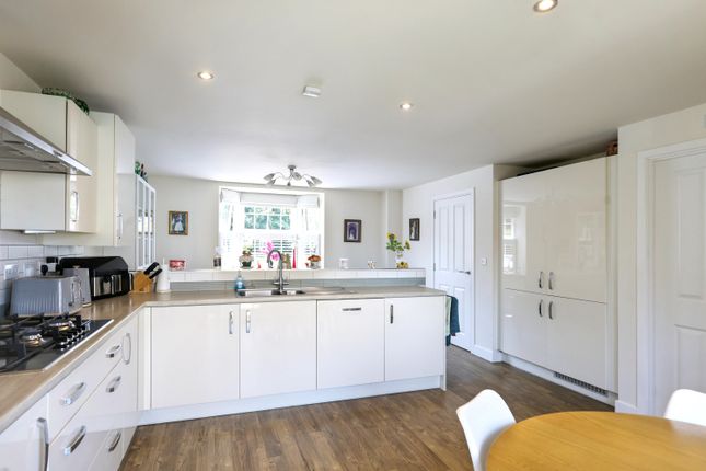 4, Heron Drive, Witney photo 4