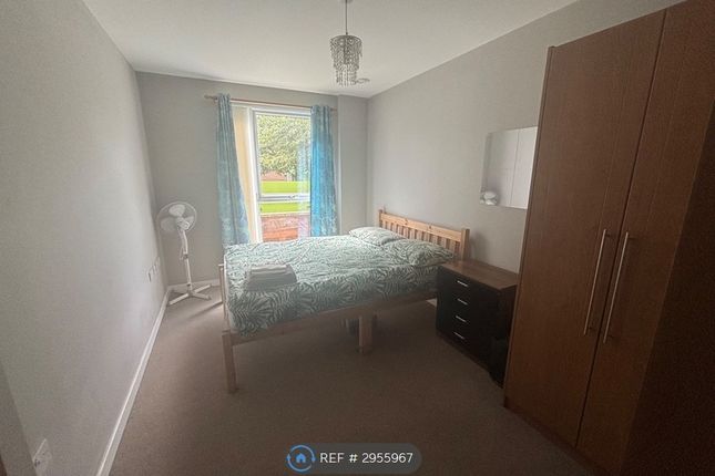 Flat, Smith House Matthews Close, Wembley photo 5