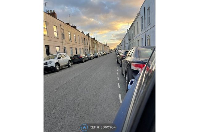 Flat, St Pauls Street North, Cheltenham photo 3