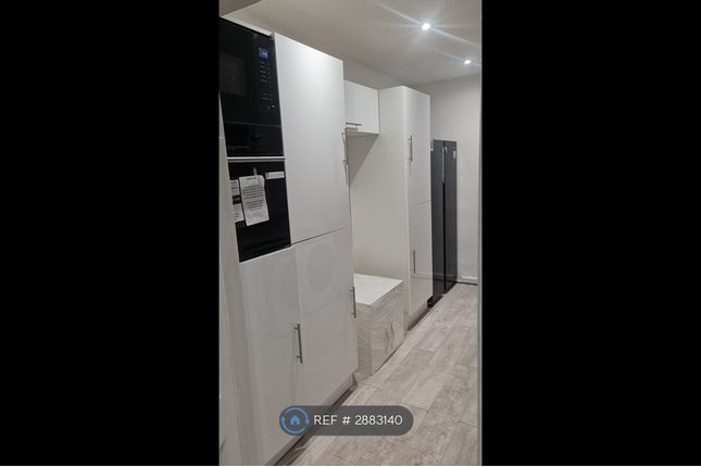 Central St, Ystrad Mynach, Hengoed photo 4