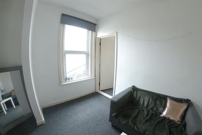 Flat 5 St Johns Mews, Victoria Grove, Southsea photo 2