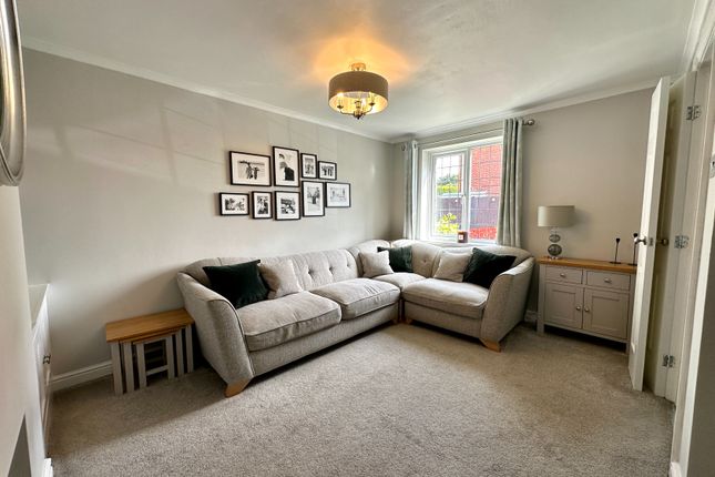 14, Rosewood Drive, Willenhall photo 2