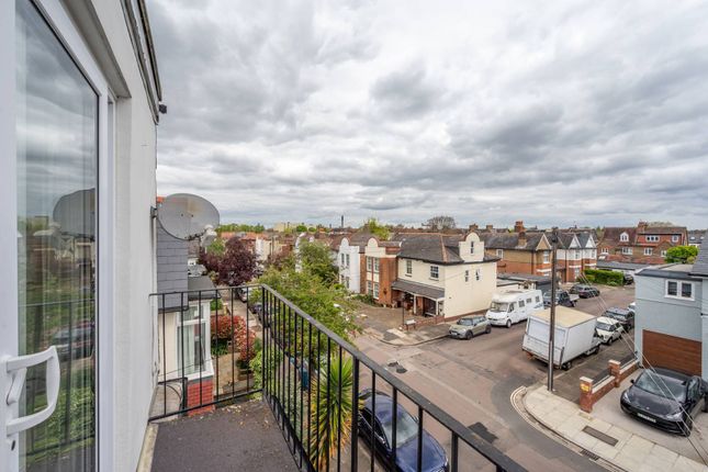 Flat for sale in Leinster Avenue, East Sheen, London