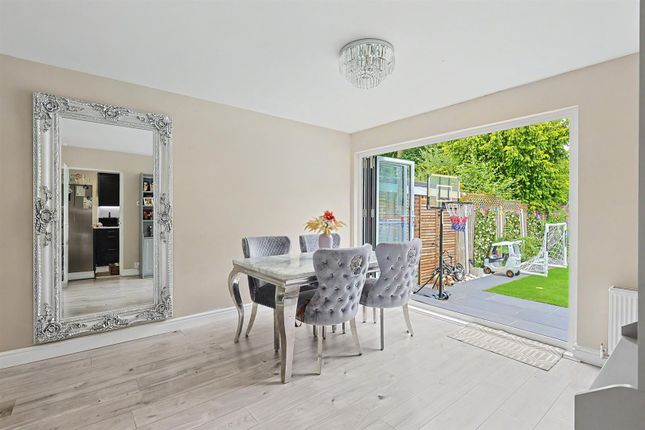 30, Woodpond Avenue, Hockley photo 4