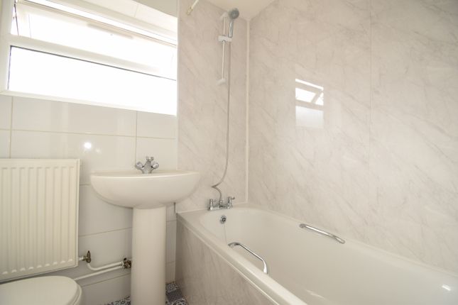 212, Cowick Road, London photo 5