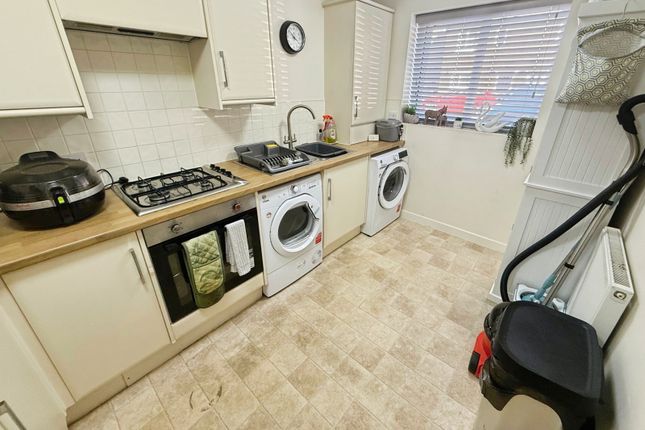 27, Pinewood Crescent, Lincolnshire photo 4