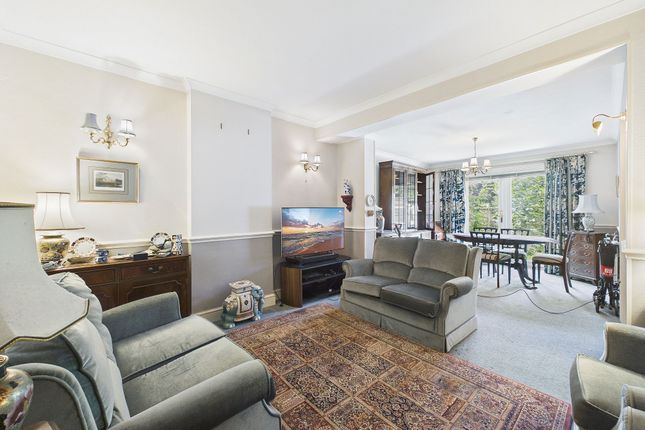 46 Woodville Gardens, Ruislip photo 2