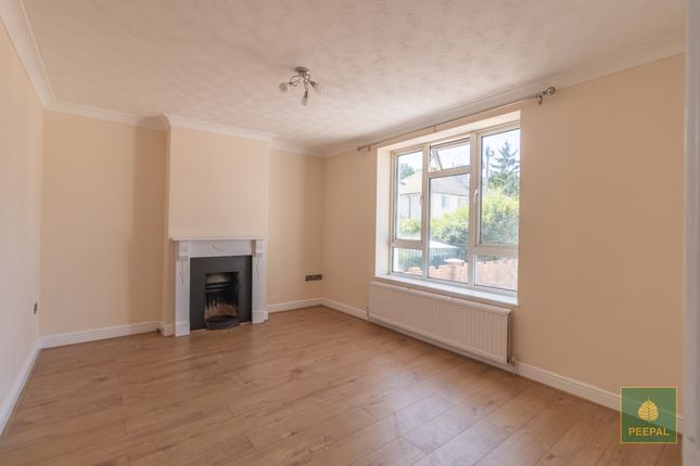 8, Longfield Close, Farnborough photo 2