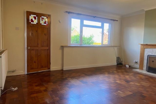74, Vauxhall Drive, Reading photo 2