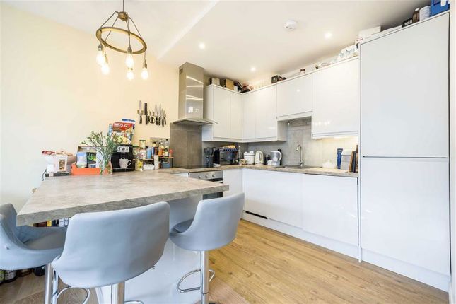 Thumbnail Flat for sale in Newington Causeway, London