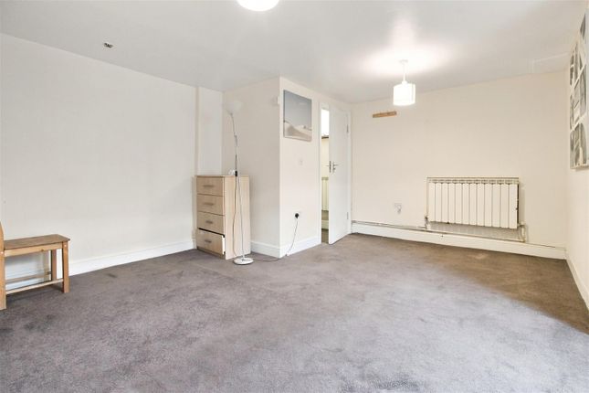 21, Verulam Avenue, London photo 4