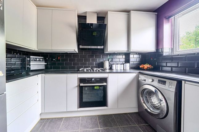 58, Dewsgreen, Basildon photo 2