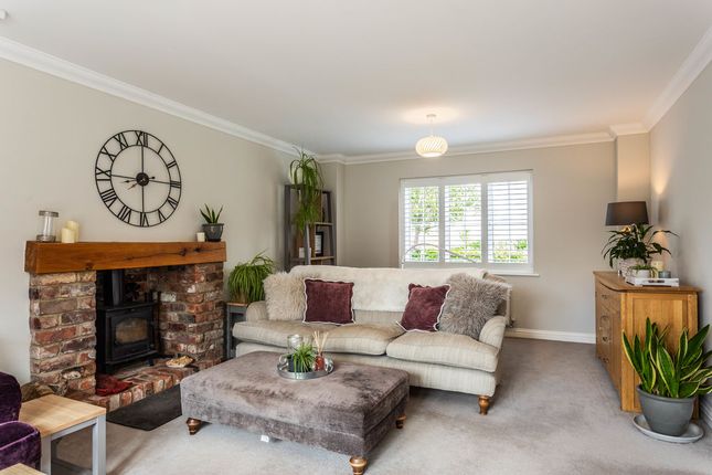4, Monks Meadow, Haywards Heath photo 4