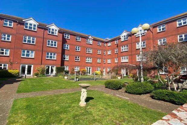 Thumbnail Flat to rent in Jenner Court, Weymouth