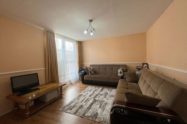 Flat 7c, Langham Road, London photo 3