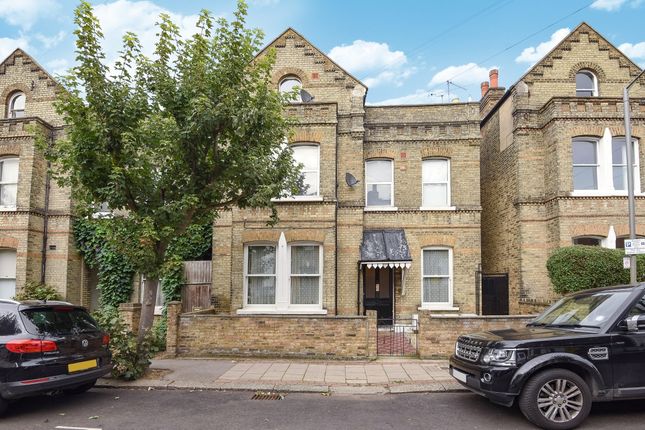 Flat 4, 43, Werter Road, London photo 4