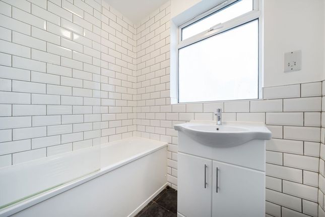 Flat 4, Waverley Court, Brondesbury Park, London photo 4