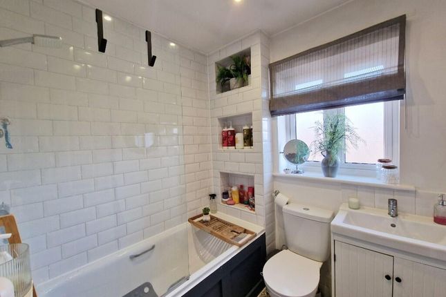 9, Pannels Brook Crescent, Burnham-On-Crouch photo 3