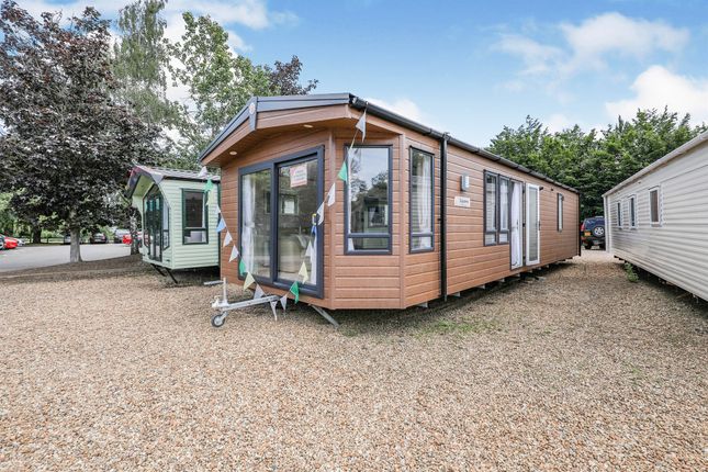 Mobile/park home for sale in Billing Aquadrome, Crow Lane, Northampton