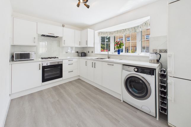 24, Kingfisher Drive, Hemel Hempstead photo 4