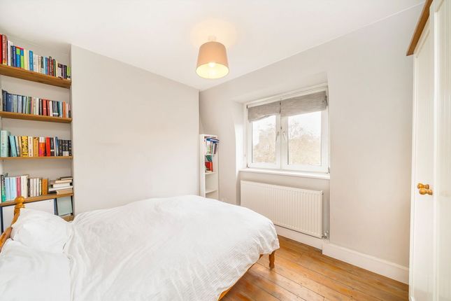 Flat 28, Bilton House, Wandsworth Road, London photo 3