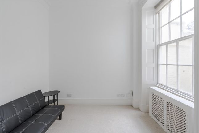 Flat for sale in Montagu Square, Marylebone
