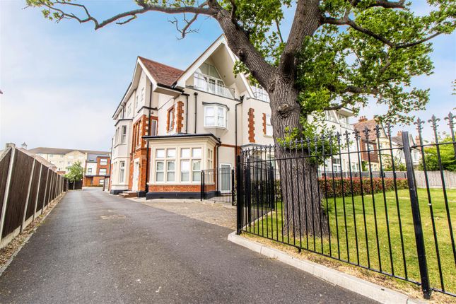 2 bedroom flat for sale in 16 Valkyrie Road, Southend-on-Sea,  Westcliff-on-Sea, SS0