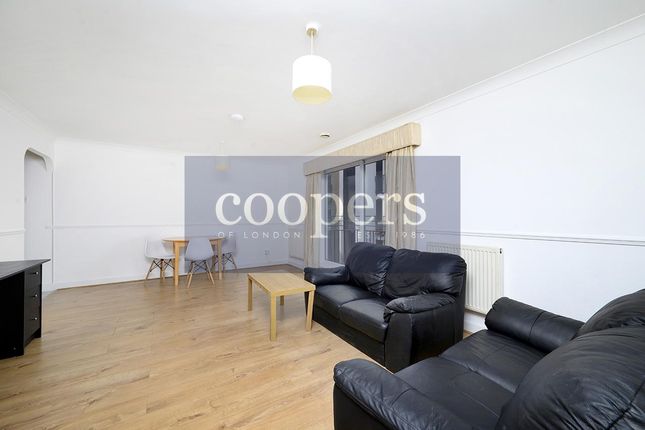Flat to rent in High Timber Street, London